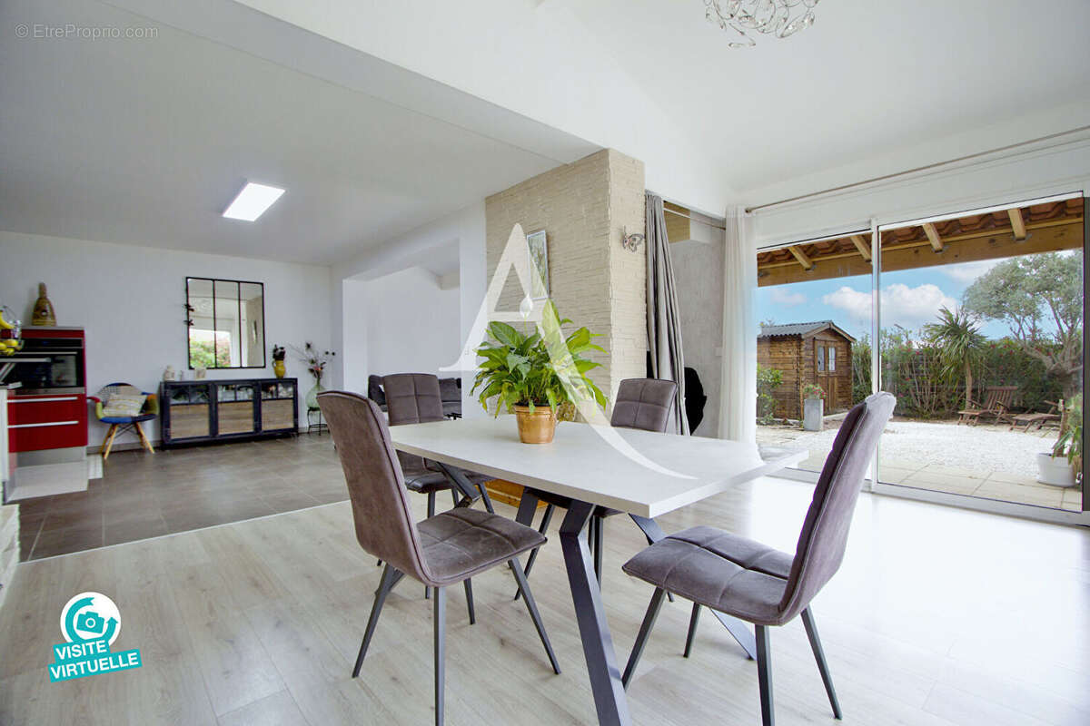 Maison à VIC-LA-GARDIOLE