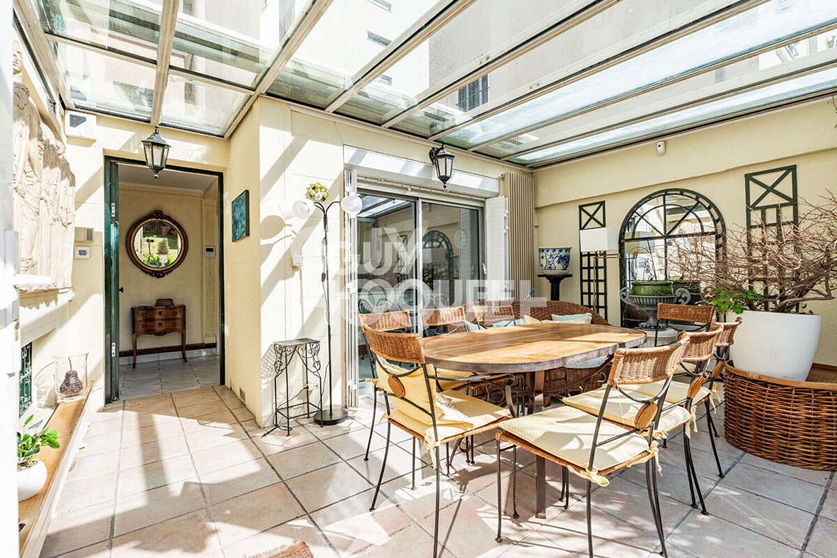 Maison à COURBEVOIE