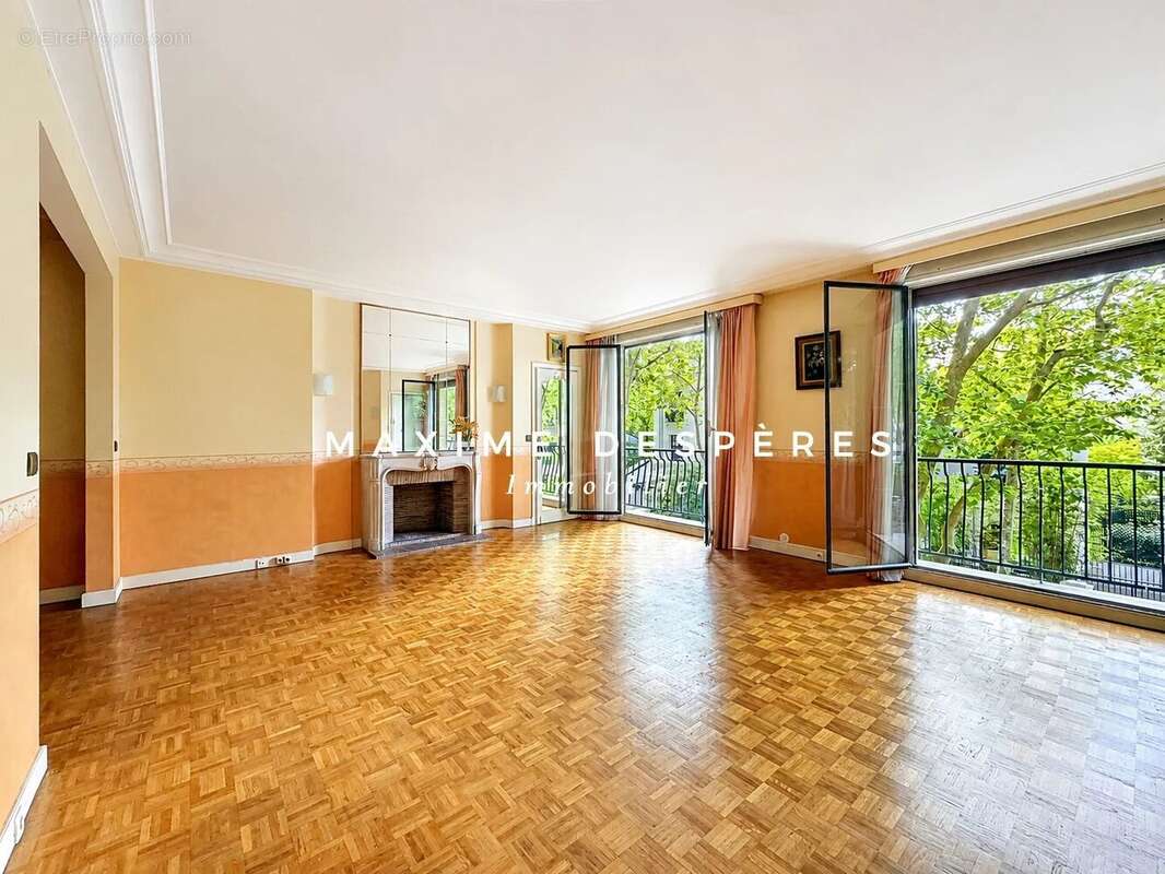 Appartement à NEUILLY-SUR-SEINE