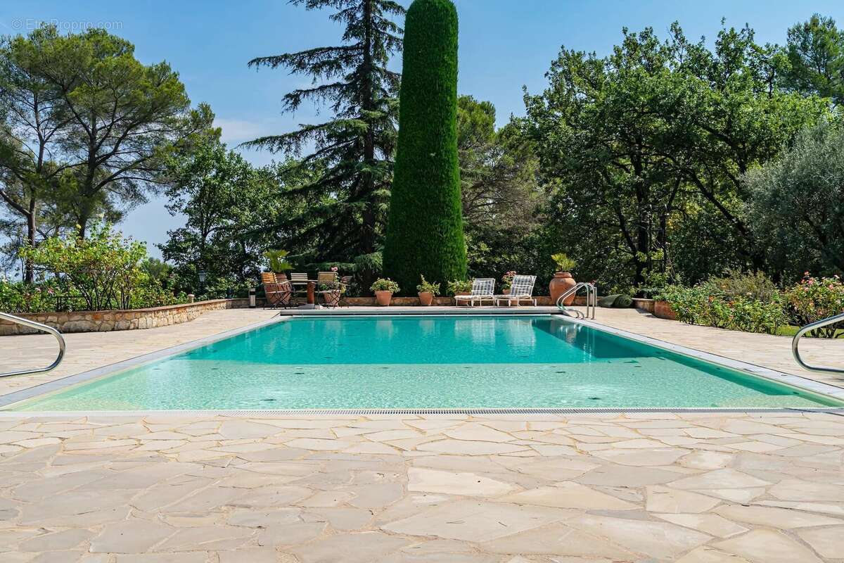 Maison à ROQUEFORT-LES-PINS