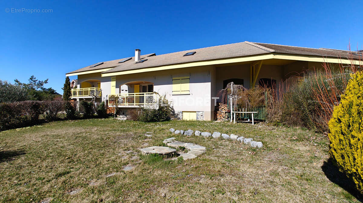 Maison à LE SAUZE-DU-LAC