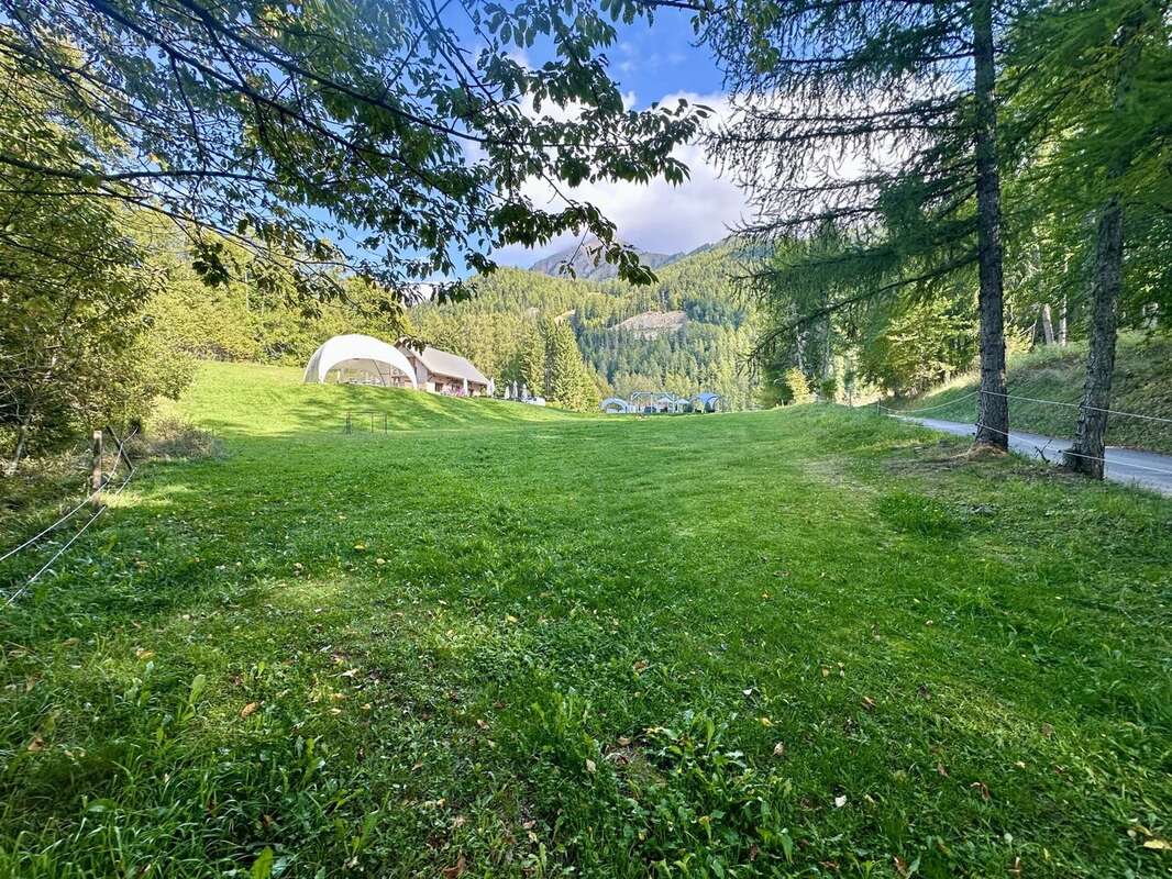 Commerce à SAINT-LEGER-LES-MELEZES