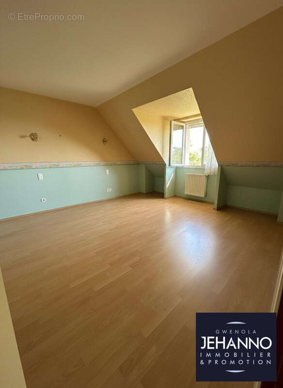 Maison 138 m² à Saint-Ave  - photo 7