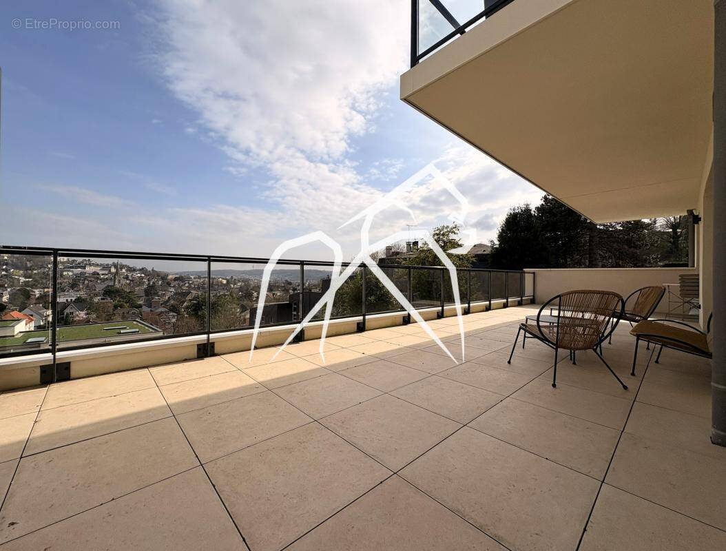 Appartement à MONT-SAINT-AIGNAN