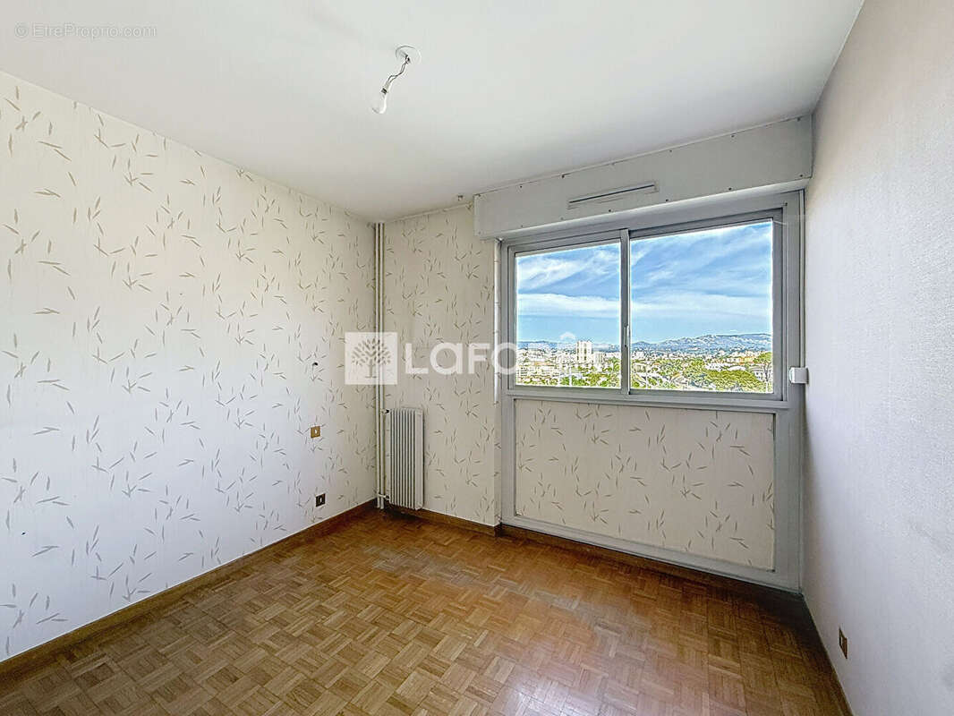 Appartement Marseille 4 pièce(s) 75 m2 SAINT TRONC Résidence le FONTENOY. - photo 5