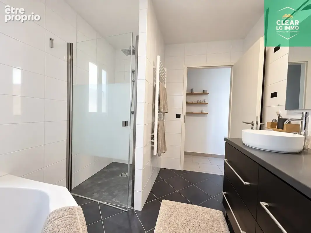 Maison plain-pied moderne proche Saint-Privat-la-Montagne - photo 4
