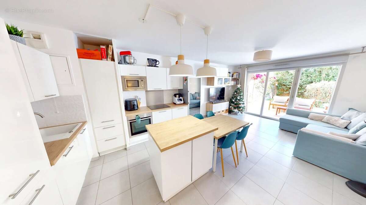 Appartement à VILLENEUVE-LOUBET