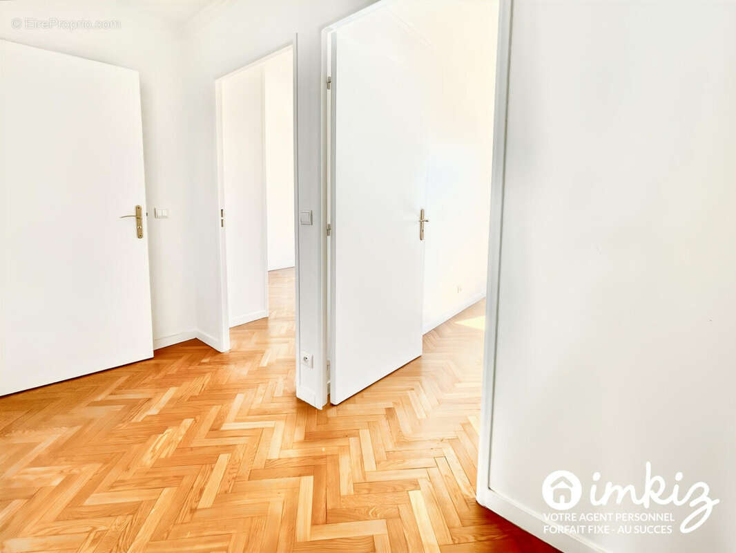 Appartement à COURBEVOIE