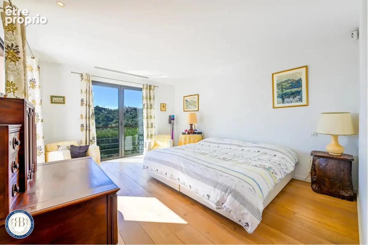 À vendre — villa contemporaine à mougins — secteur recherché — calme —	4 chambres / avec appartement indépendant - photo 6