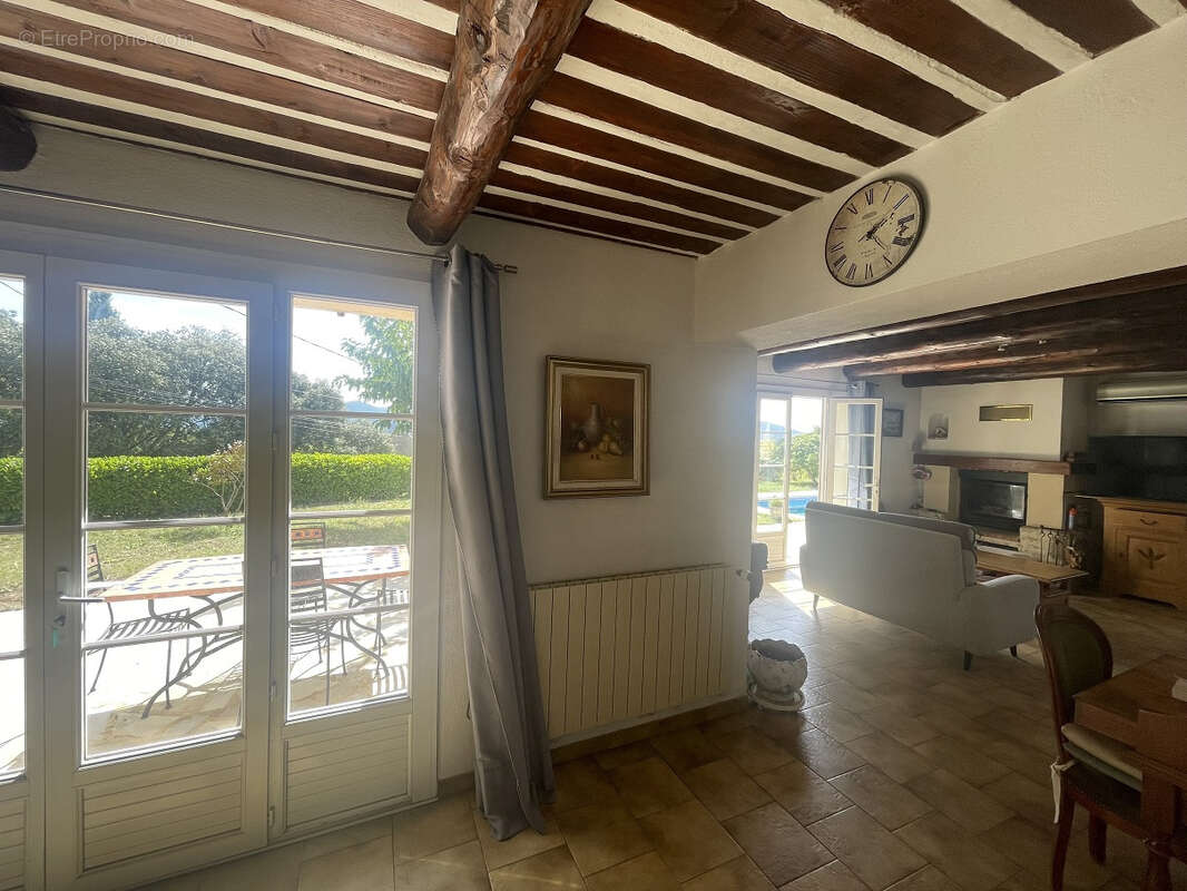 Vaison / villa 6 pieces / piscine / terrain 10.600m2 / garage / vue - photo 4