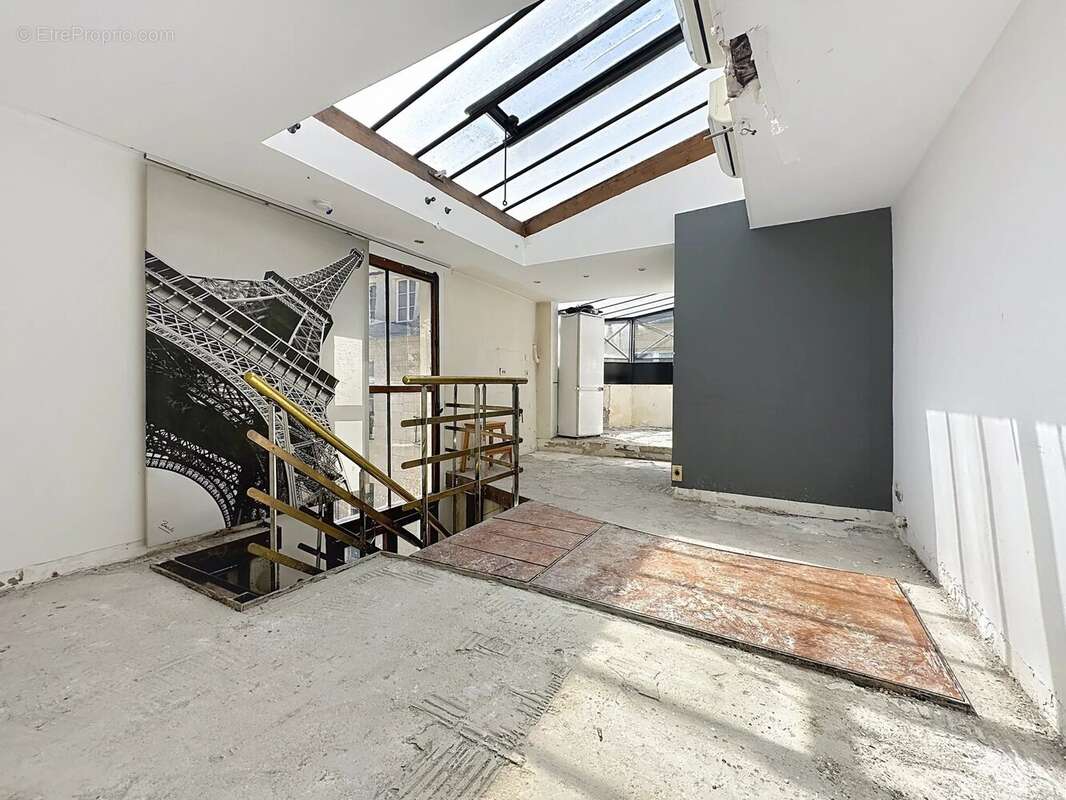 Commerce à PARIS-6E