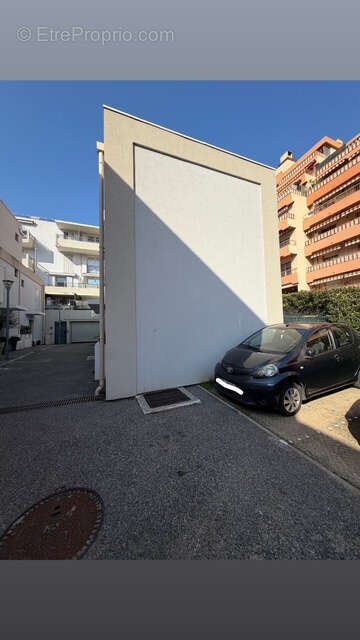 Parking à LA TRINITE