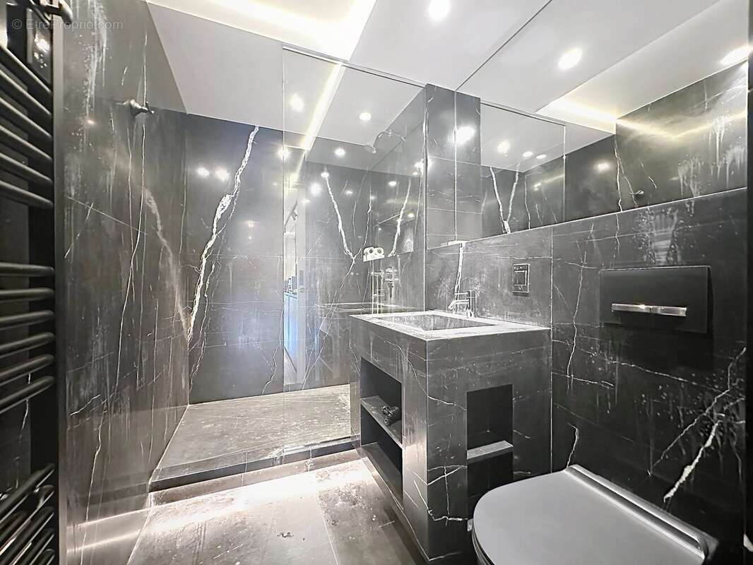 Appartement à PARIS-8E
