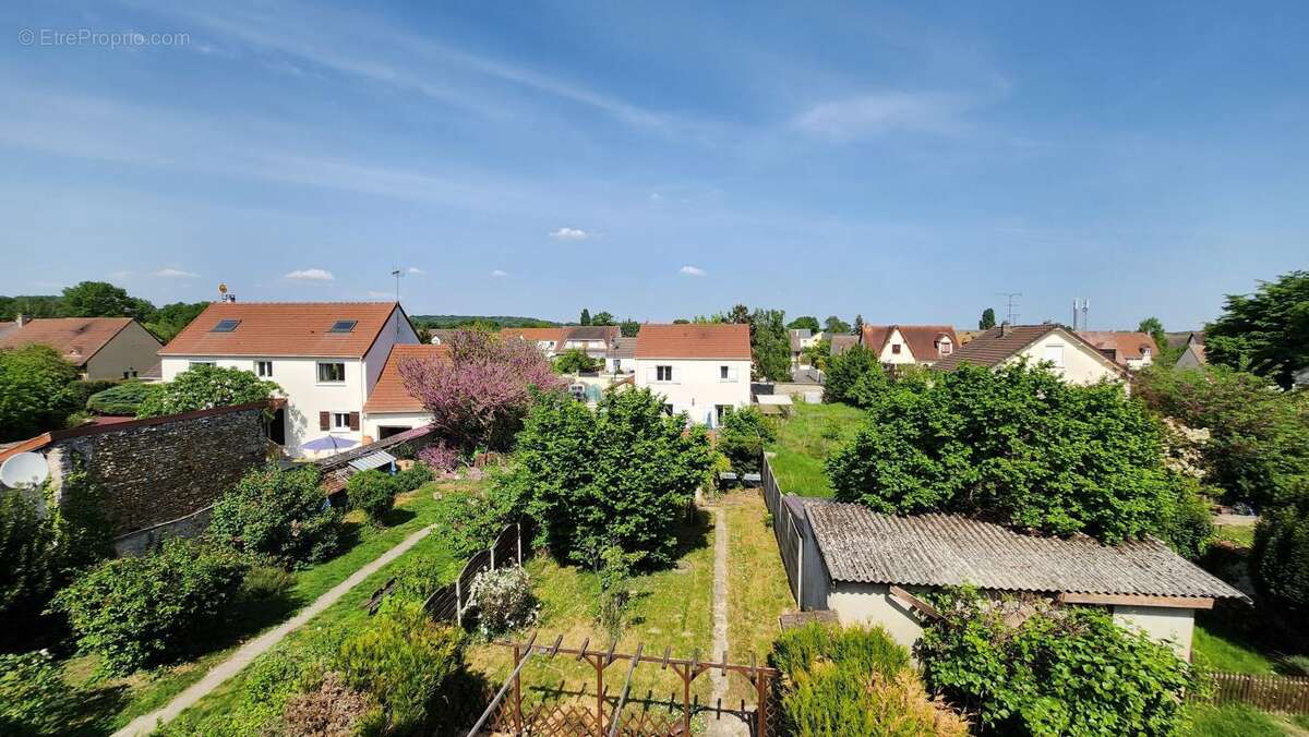 Maison à OLLAINVILLE