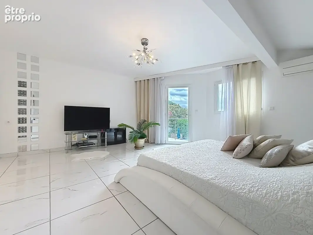 Maison familiale avec piscine et garage à Mées - photo 10