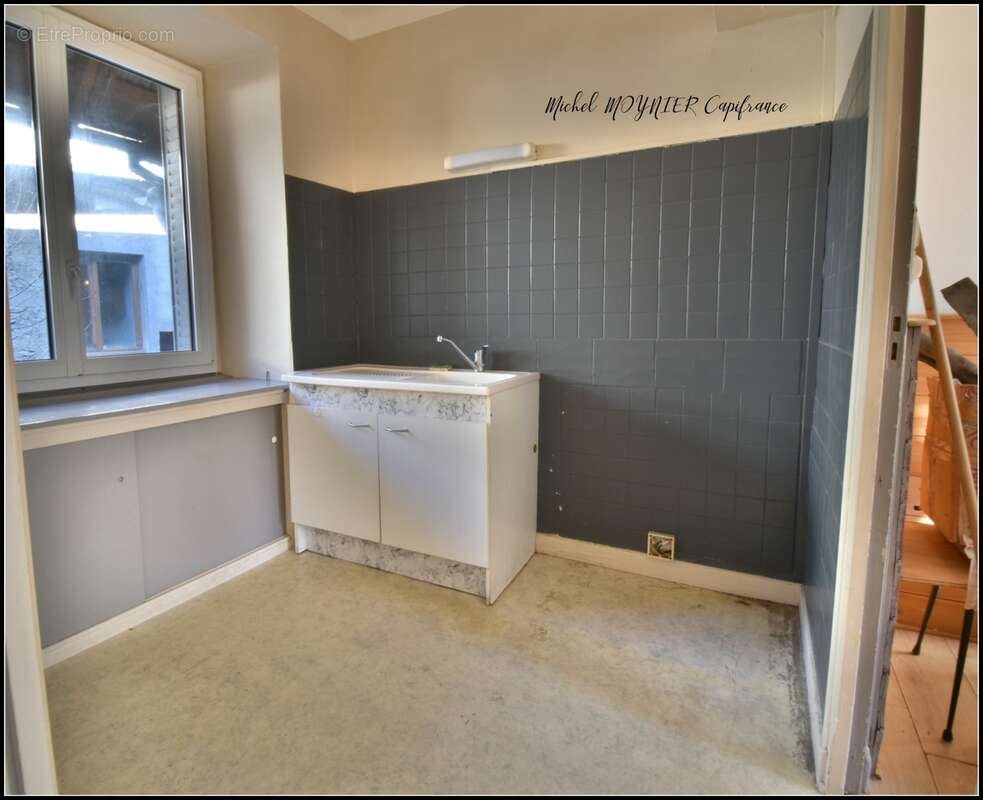 L’Argentière-la-Bessée centre : maison 5 pièces avec cave, combles et jardinet - photo 5