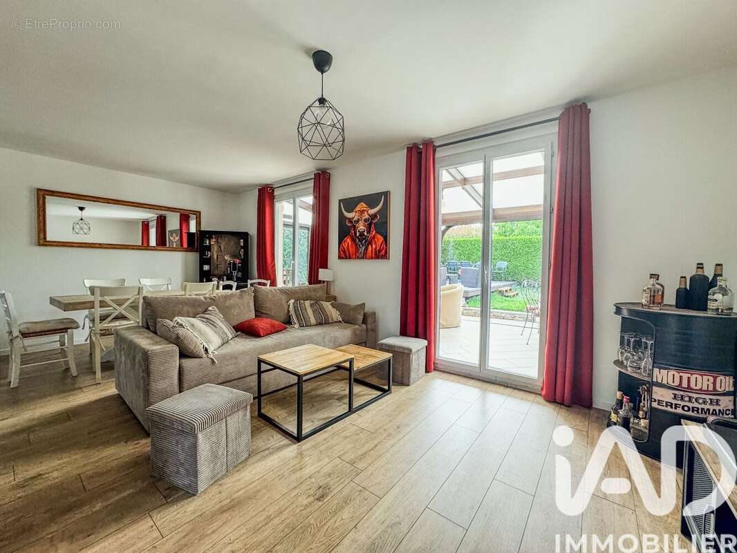 Maison 145 m² à Villeneuve-Le-Comte  - photo 2
