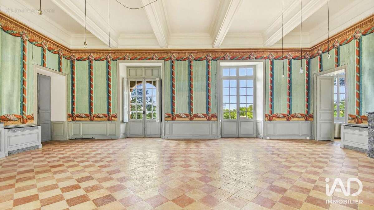 Appartement 149 m² à Villeneuve-Les-Bouloc  - photo 4