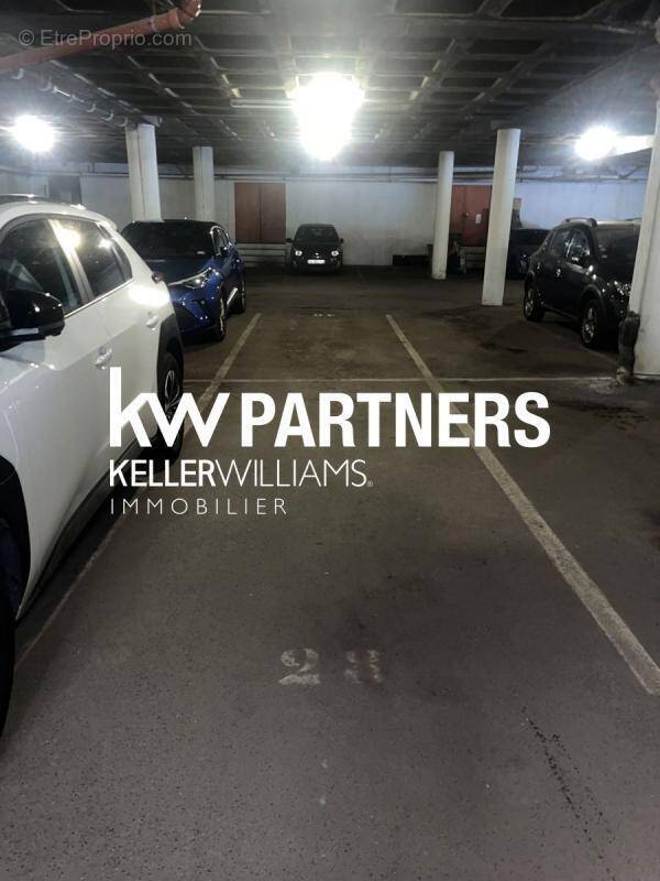 Parking à SAINT-CYR-L&#039;ECOLE