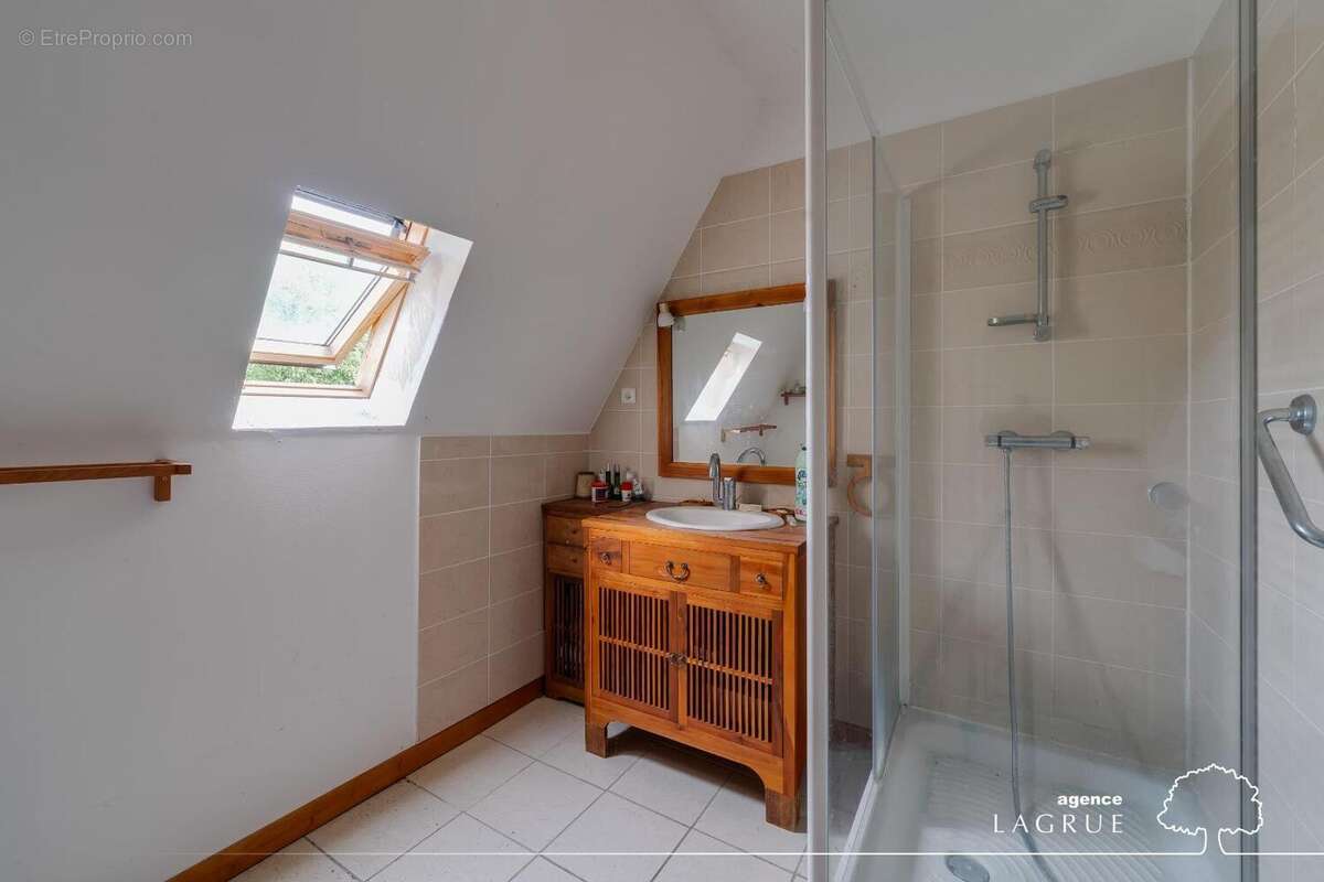   - Maison à CHAVROCHES