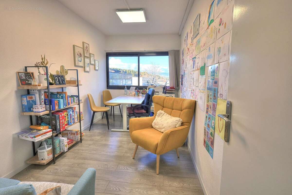 Commerce à VALLAURIS