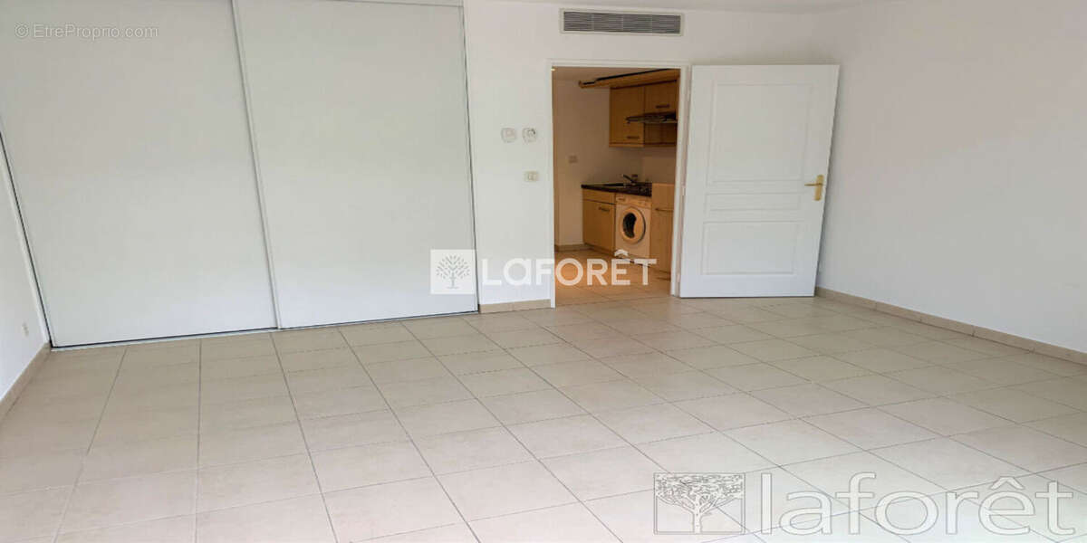 Appartement à SAINT-LAURENT-DU-VAR