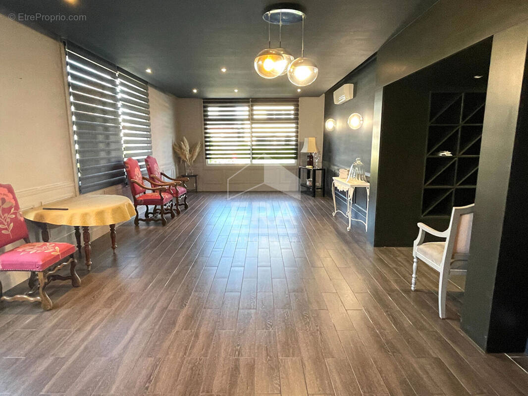 Commerce à TETEGHEM