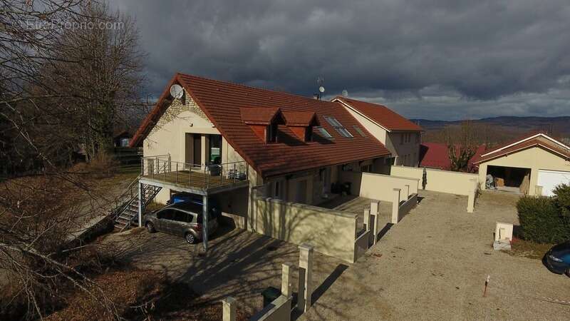 Dpt Ain (01), à vendre ORDONNAZ magnifique appartement T4 de 72 m² avec terrain privatif de 141 m² - photo 3