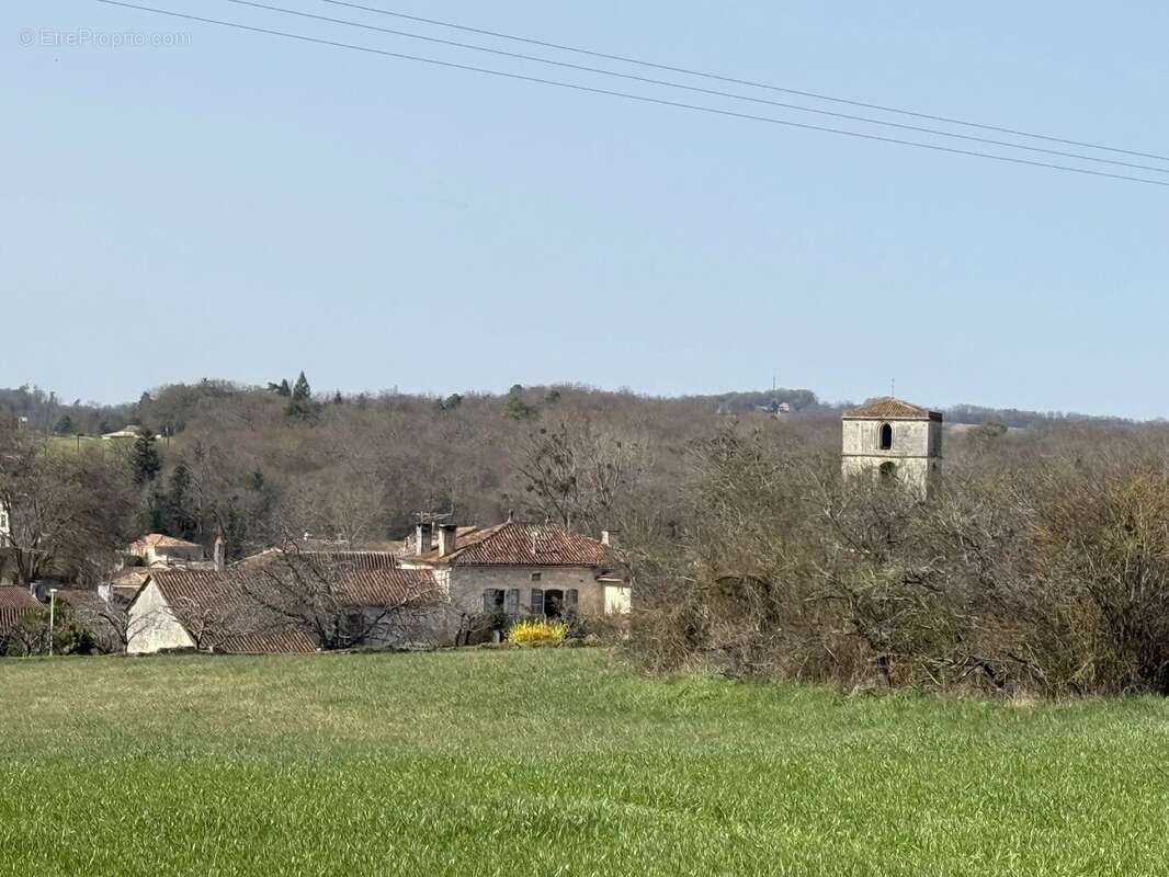 Maison à LA ROCHEBEAUCOURT-ET-ARGENTINE