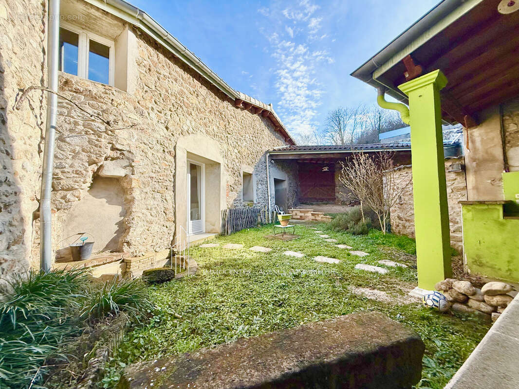 Maison à SAINT-JEAN-DE-MUZOLS