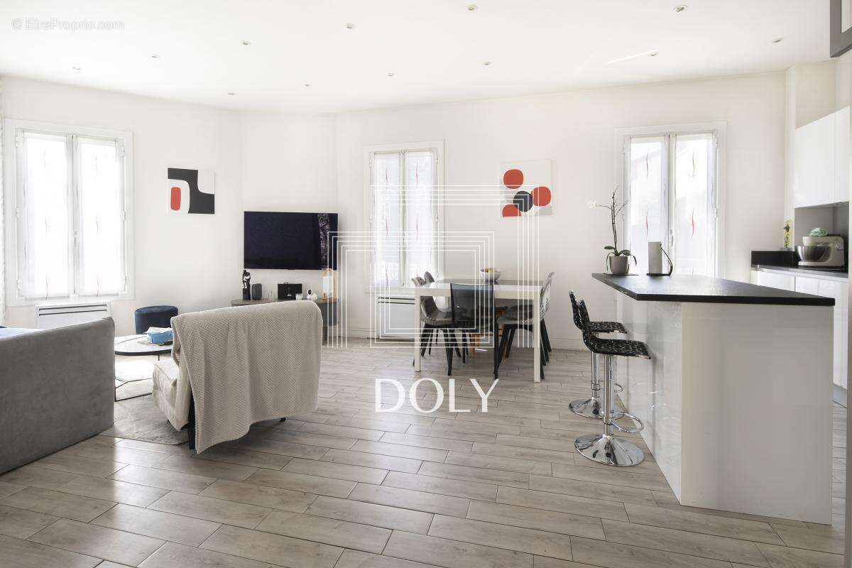 Maison à COURBEVOIE