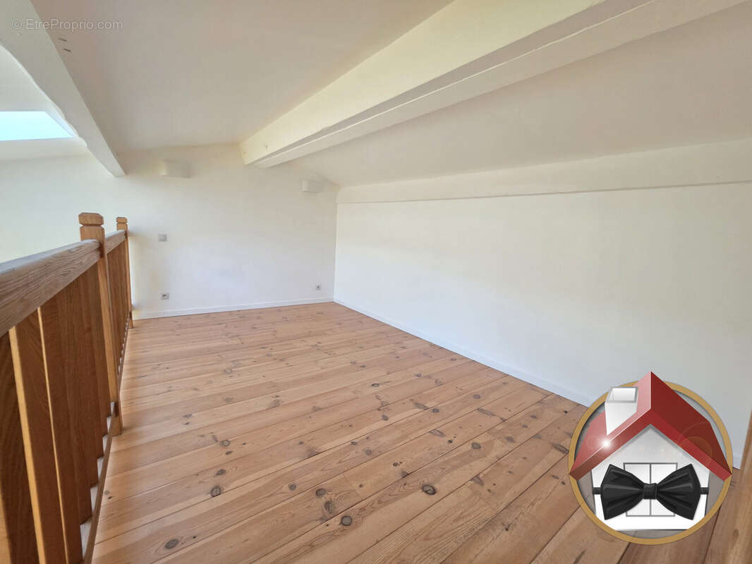 Appartement à MONTAREN-ET-SAINT-MEDIERS