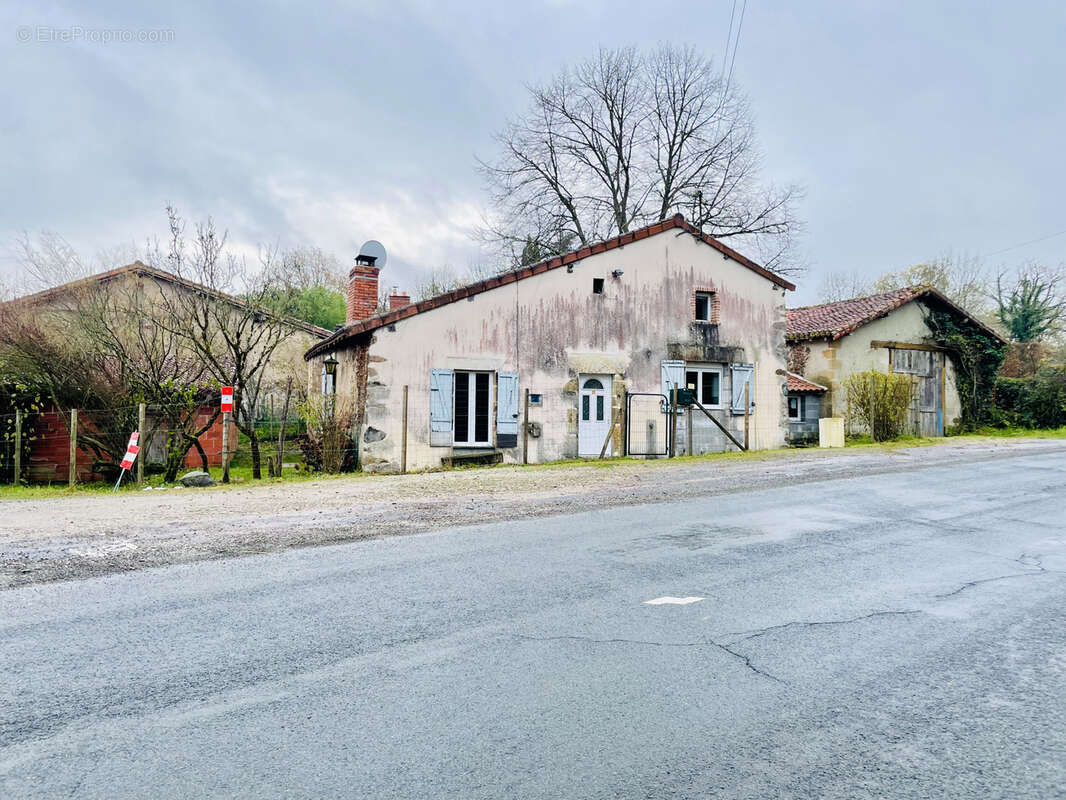 Maison à AVAILLES-LIMOUZINE