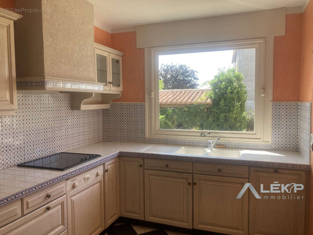 Maison 182 m² à Saint-Malo-Du-Bois  - photo 2