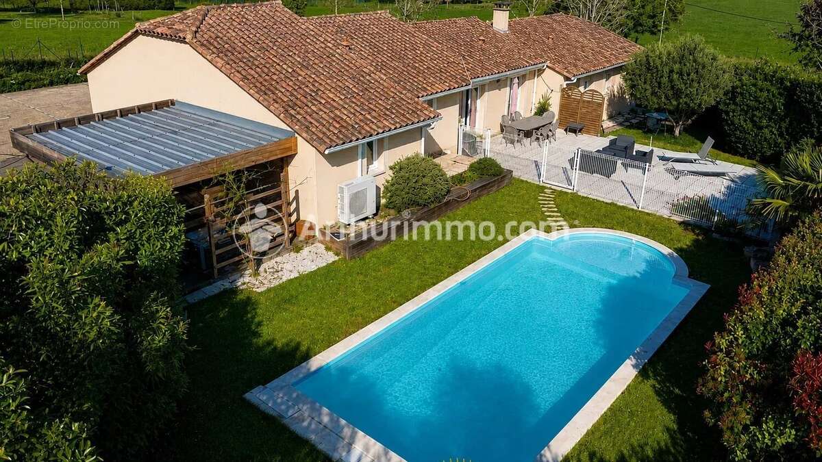 Maison à LA CHAPELLE-GONAGUET