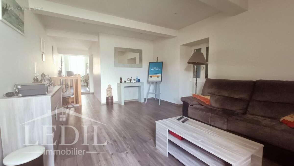 Maison rénovée avec cour en centre ville - photo 2