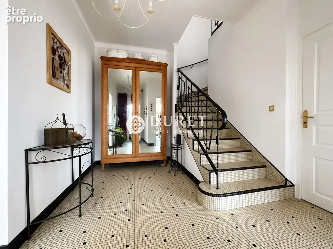 Maison 11 pièces 240 m² à vendre à La Bruffiere (85530) - photo 2