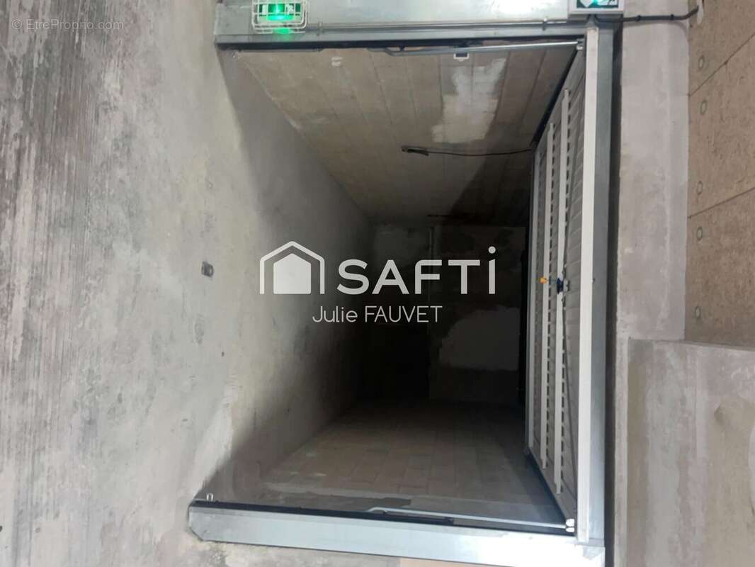 Photo 2 - Parking à FREJUS