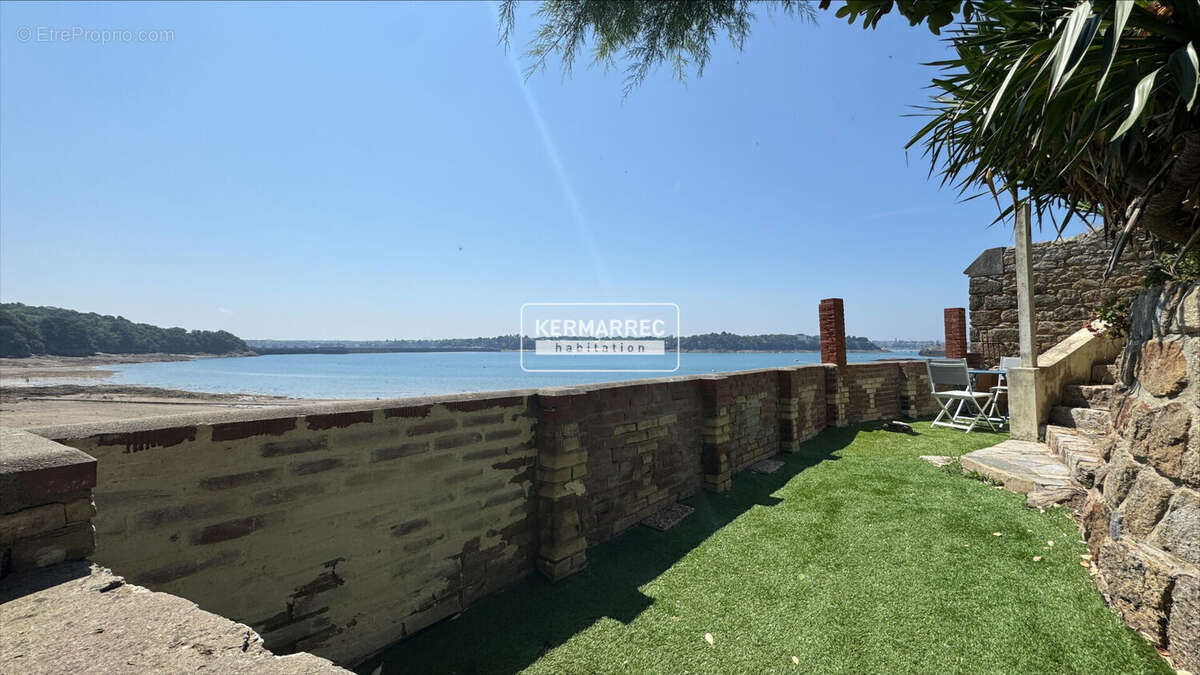 VILLA 5 pièces- VUE MER- grand garage- jardin- accès privatif à la plage - photo 3