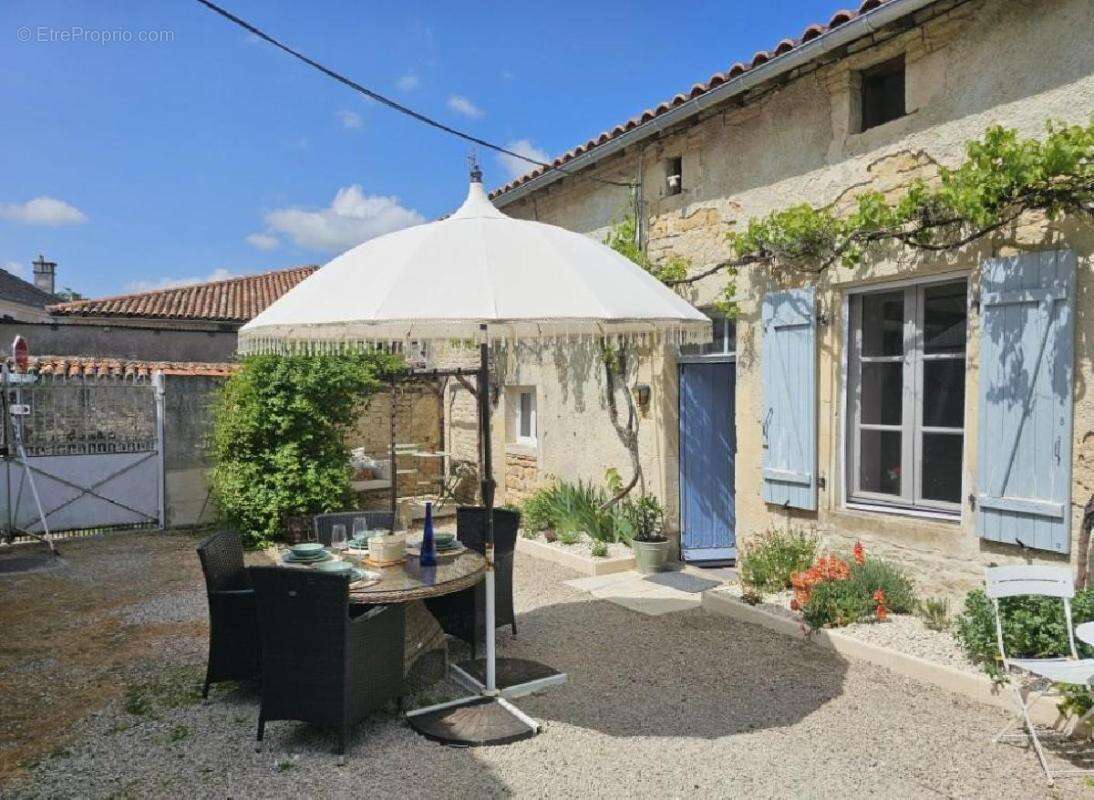 Maison à VILLEFAGNAN