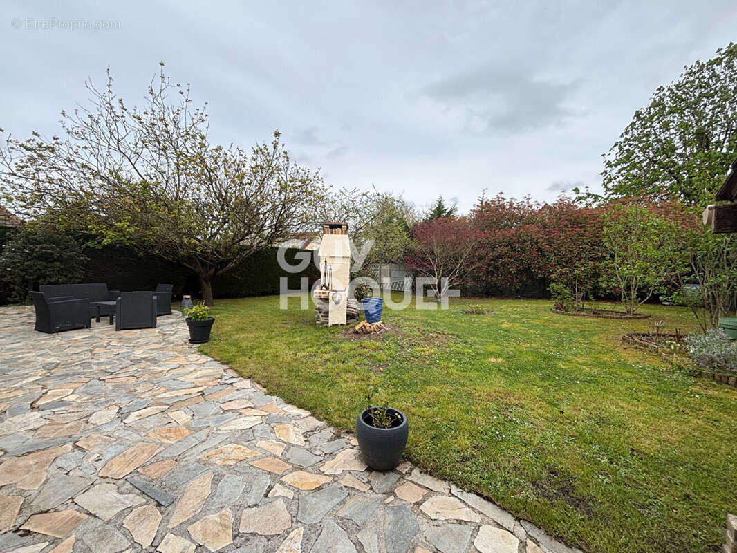 Maison à OZOUER-LE-VOULGIS