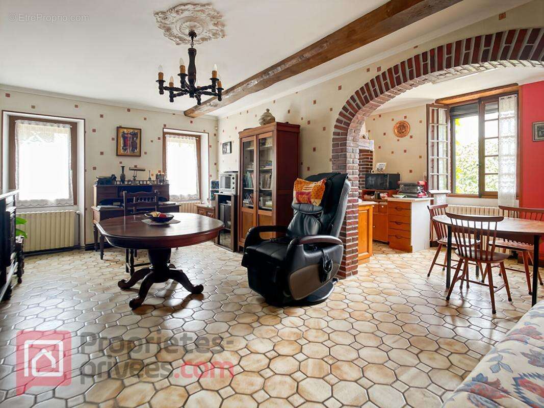 Maison à MONTIGNY-LA-RESLE