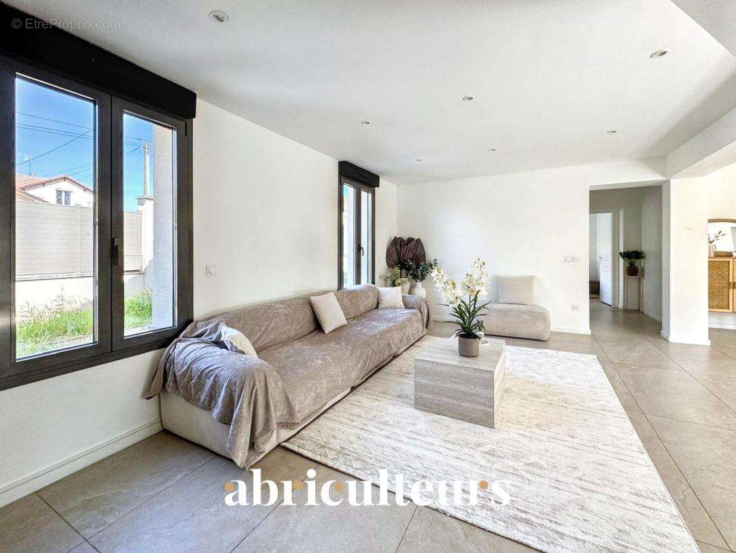 Maison familiale indépendante de 116 m² – 5 pièces – en vente à Plessis-Bouchard (95130) - photo 9