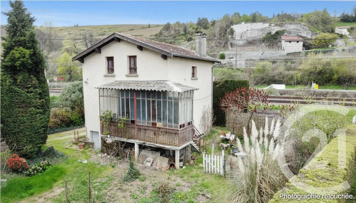 Maison à SAINT-CYR-SUR-LE-RHONE