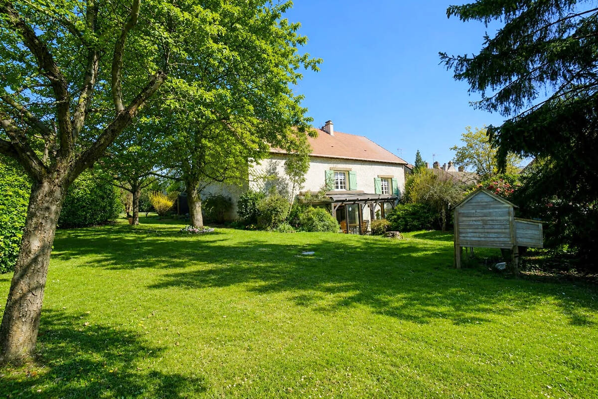 Maison à ISSOU