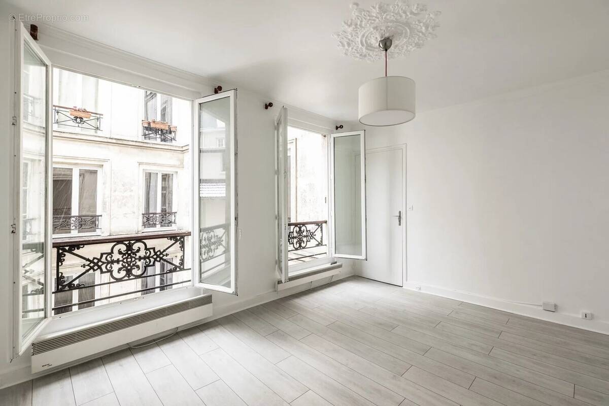 Appartement à PARIS-7E