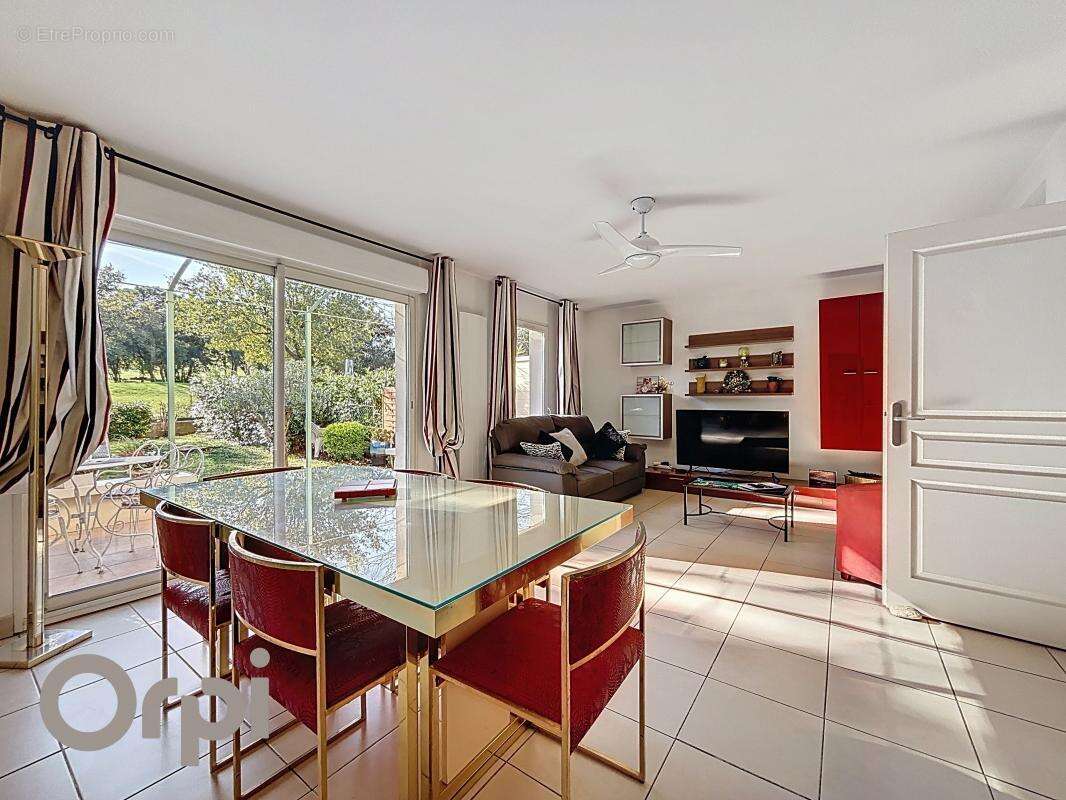 Maison à ROQUEBRUNE-SUR-ARGENS