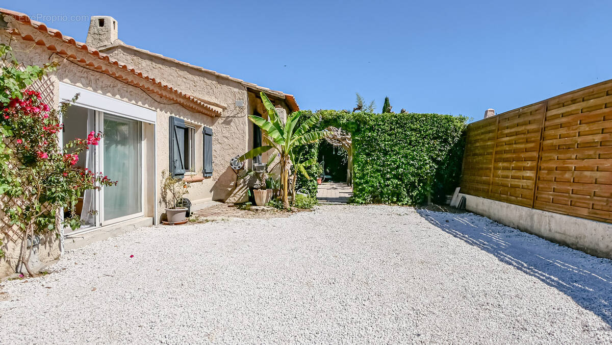 Maison à CARQUEIRANNE