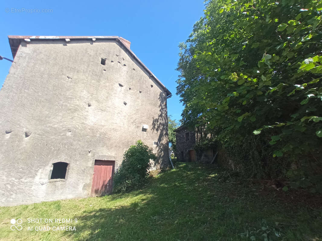 Maison à CHAPDES-BEAUFORT