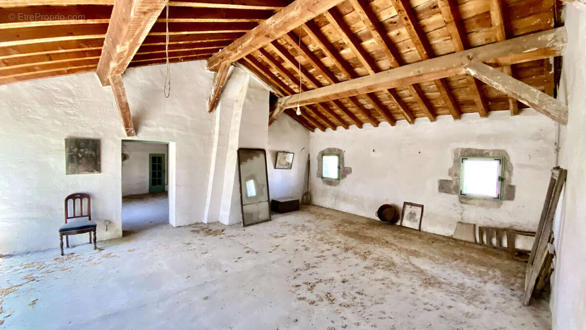 Château classé aux monuments historique au coeur de Pernes les Fontaines - photo 13